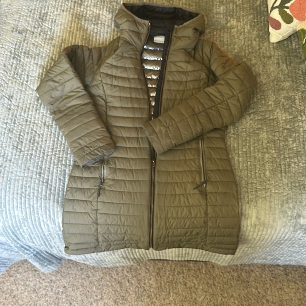 Puffer Jacket with Omni heat liner.
